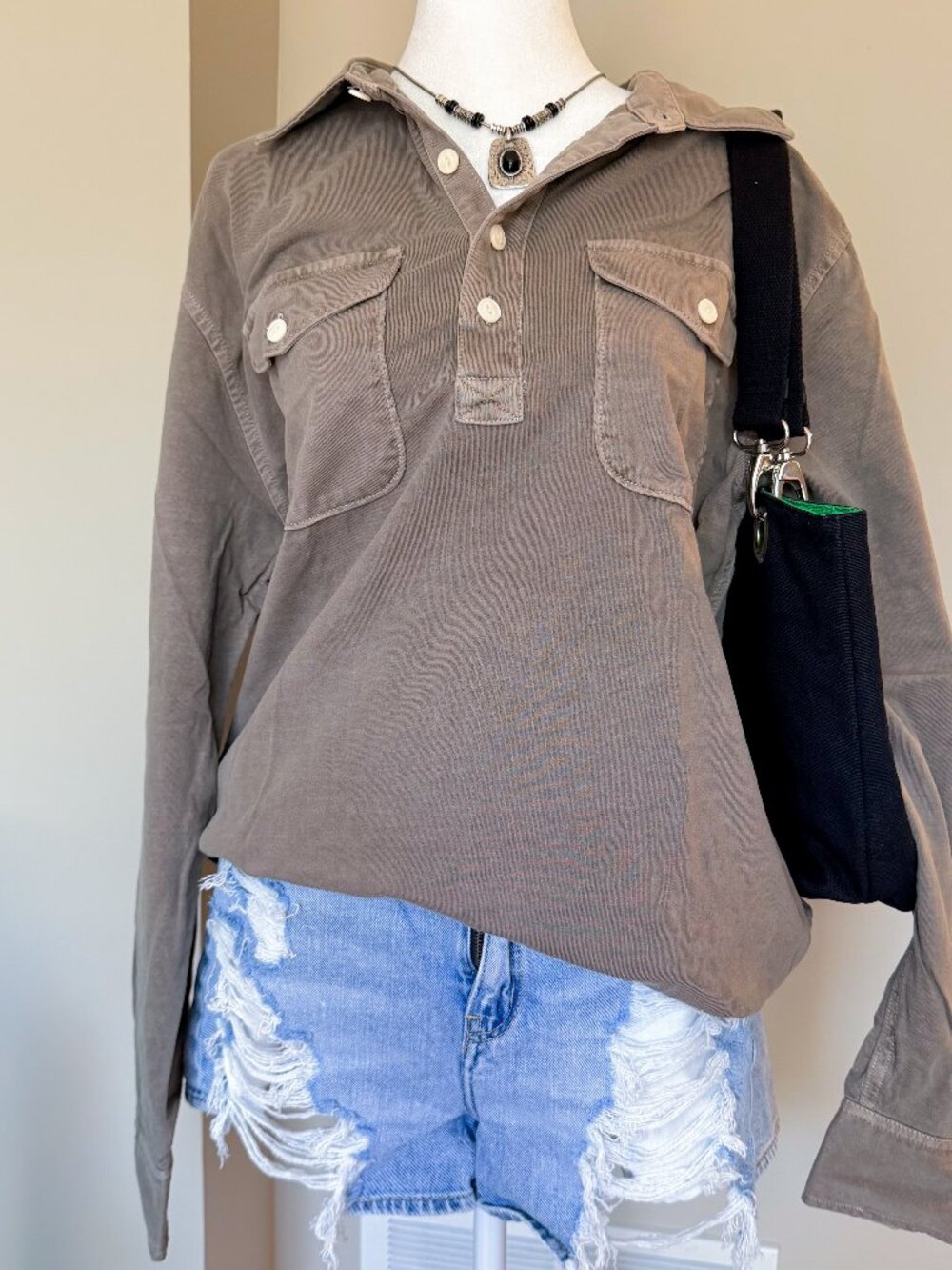 American Eagle Super Soft Standard Fit Button Half-Placket - SIze Medium
